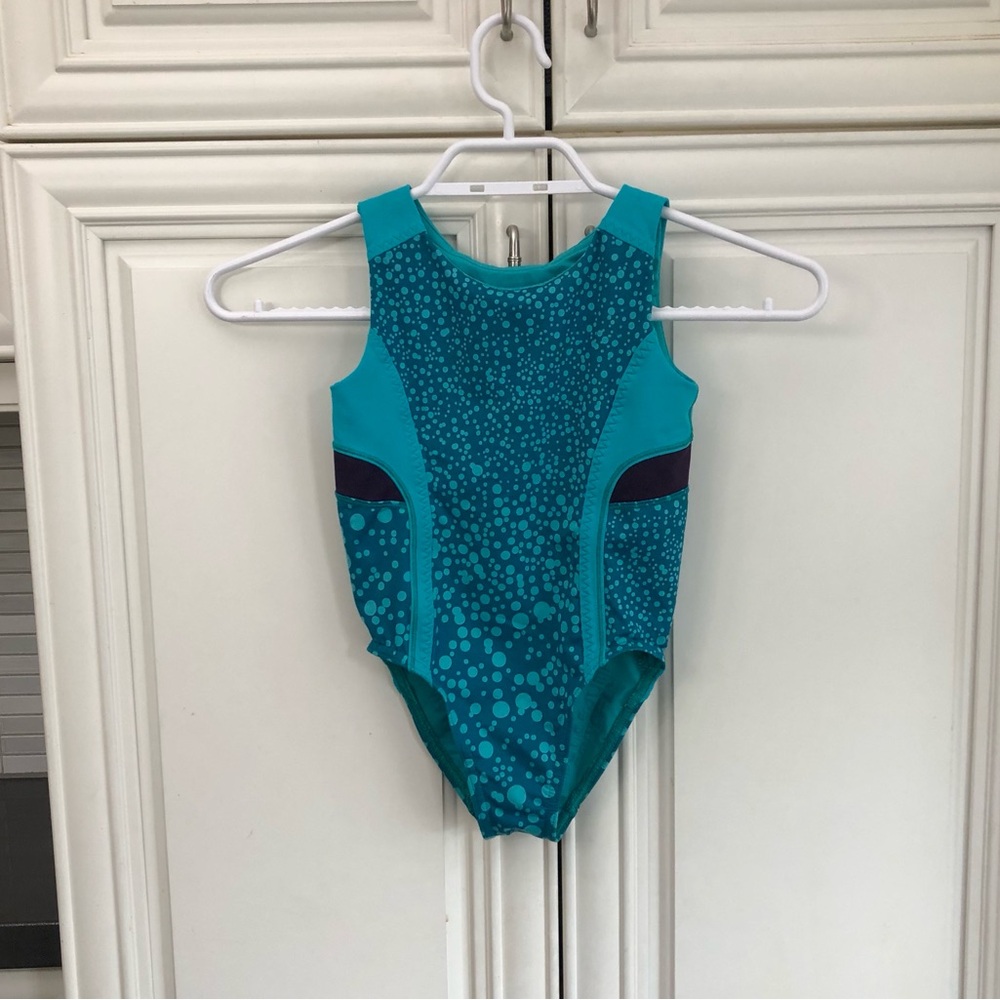 SIZE 6 - EUC Ivivva by Lululemon bodysuit 🍋